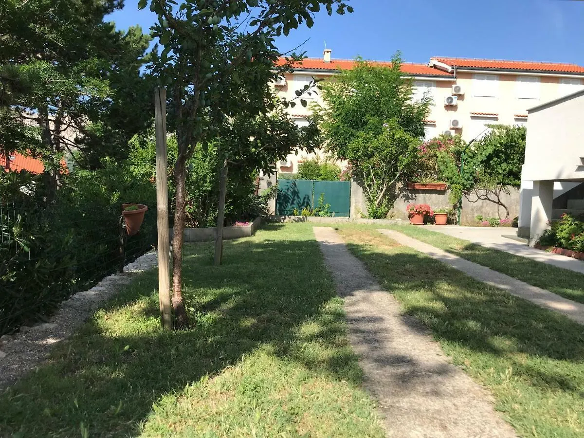Apartments Lena Baška 0*,