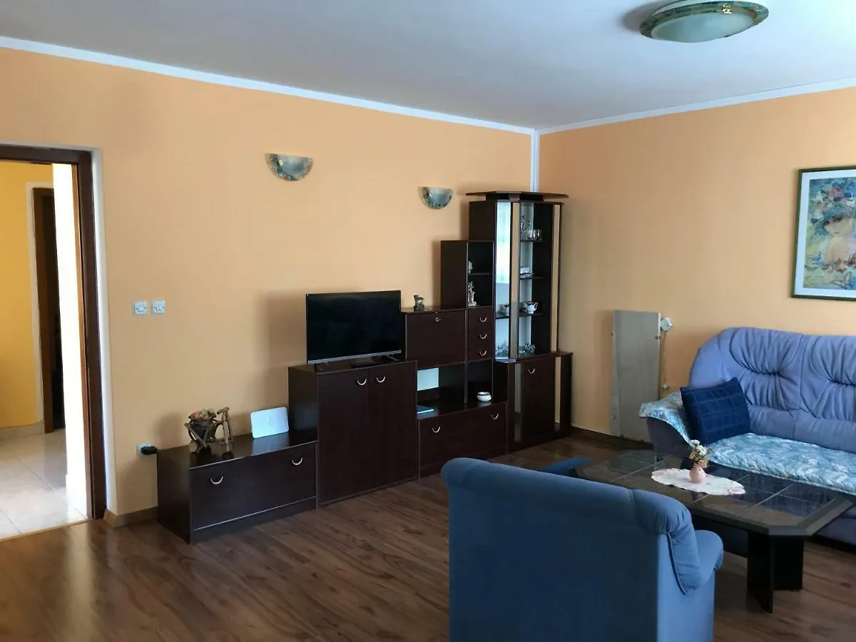 Apartments Lena Baška 0*,