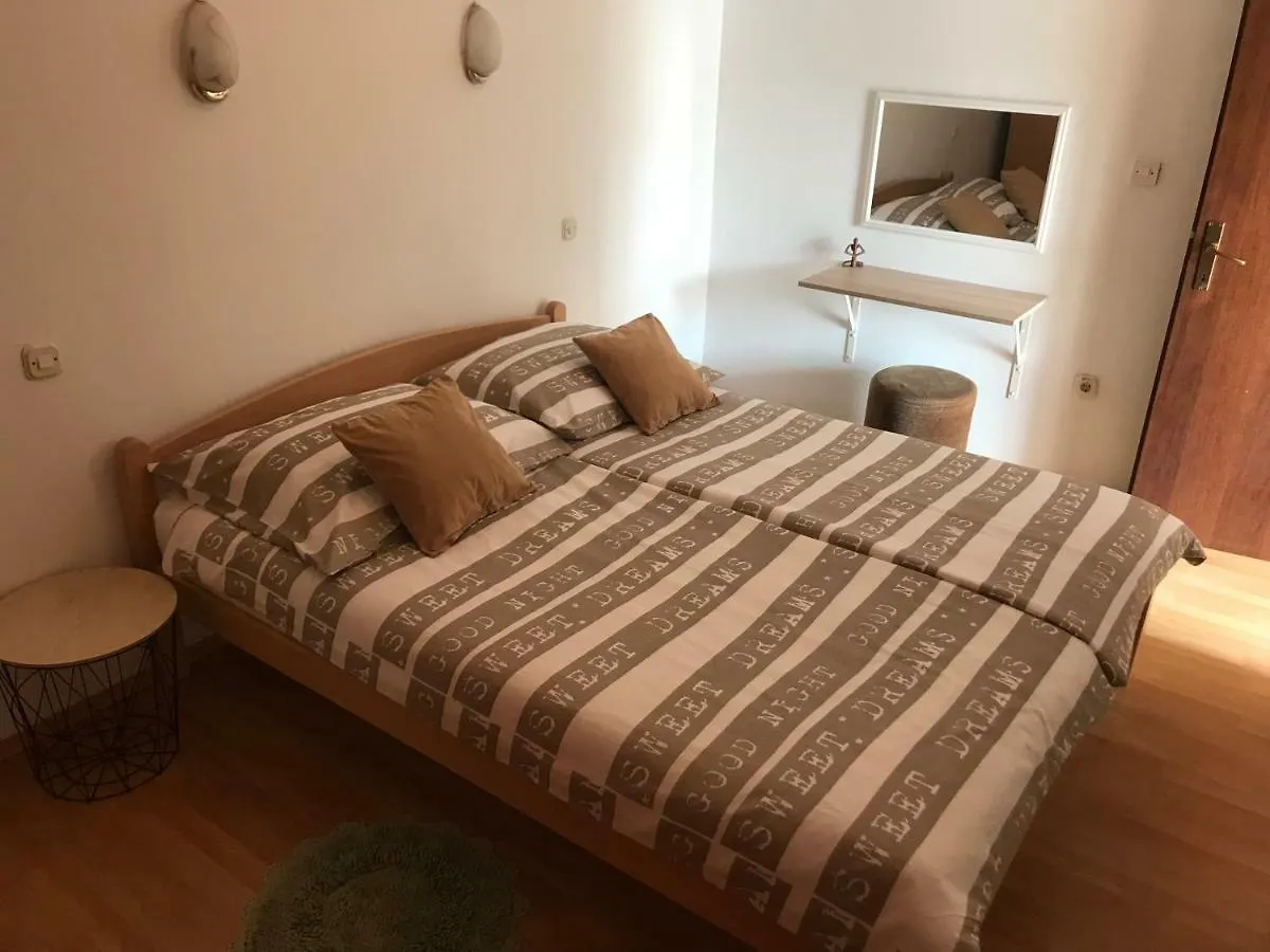 Apartments Lena Baška Chorwacja