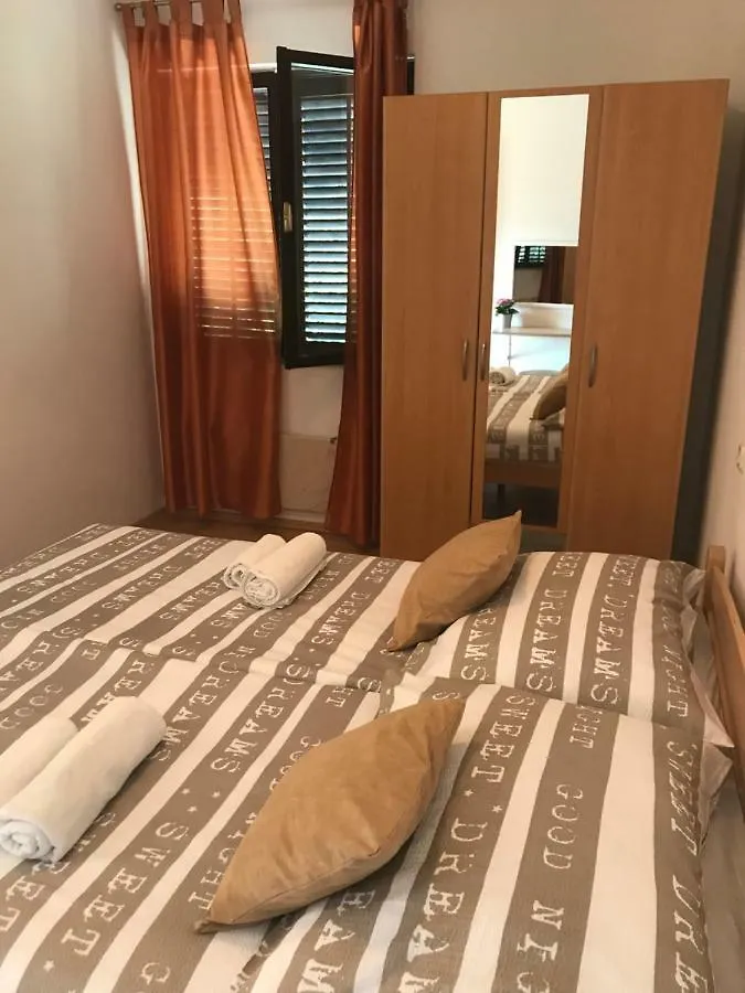 Apartments Lena Baska