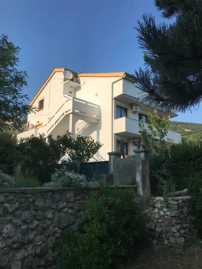 Apartments Lena Baška 0*,